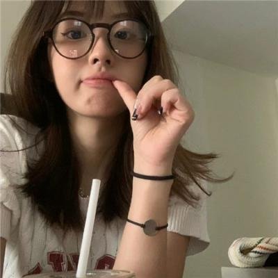 这名男子，捡到了人鱼。
